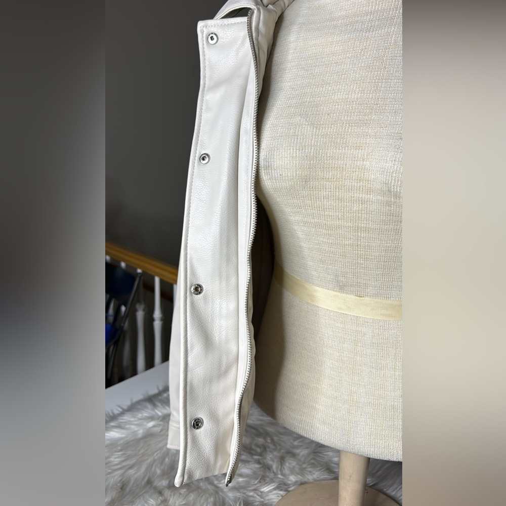 H&M Cream Faux Leather Jacket Size Small EUC - Picture 5 of 6
